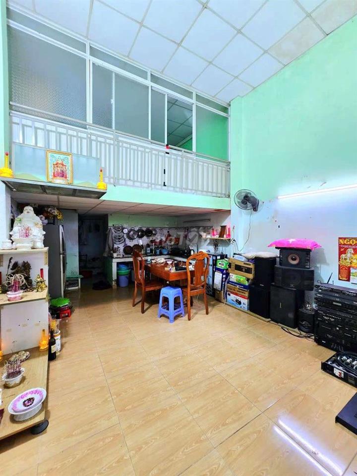 NHÀ PHỐ 54M2, NGANG 4.2M, 2 TẦNG, ĐƯỜNG Ô TÔ, GẦN CHỢ LONG TRƯỜNG 
