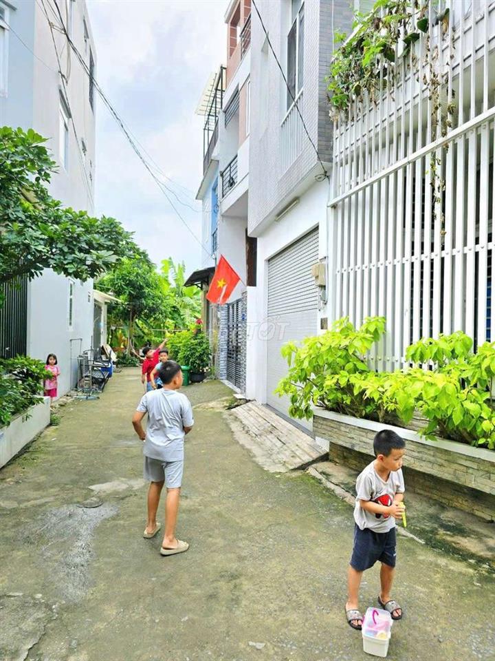NHÀ PHỐ 54M2, NGANG 4.2M, 2 TẦNG, ĐƯỜNG Ô TÔ, GẦN CHỢ LONG TRƯỜNG 