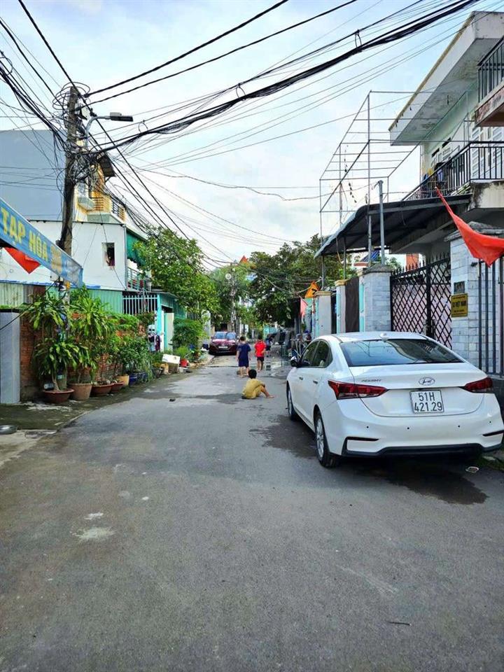 NHÀ PHỐ 54M2, NGANG 4.2M, 2 TẦNG, ĐƯỜNG Ô TÔ, GẦN CHỢ LONG TRƯỜNG 