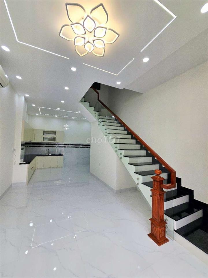 NHÀ PHỐ 50m2, 3 TẦNG, NGANG 4.5M, MỚI, HOÀN CÔNG ĐỦ, GẦN VINHOMES