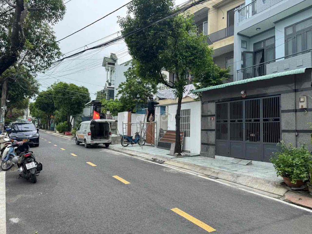 2 tỷ - 38m2  ( 4,2M x 9M ) Trệt + 2 Lầu Đúc BTCT