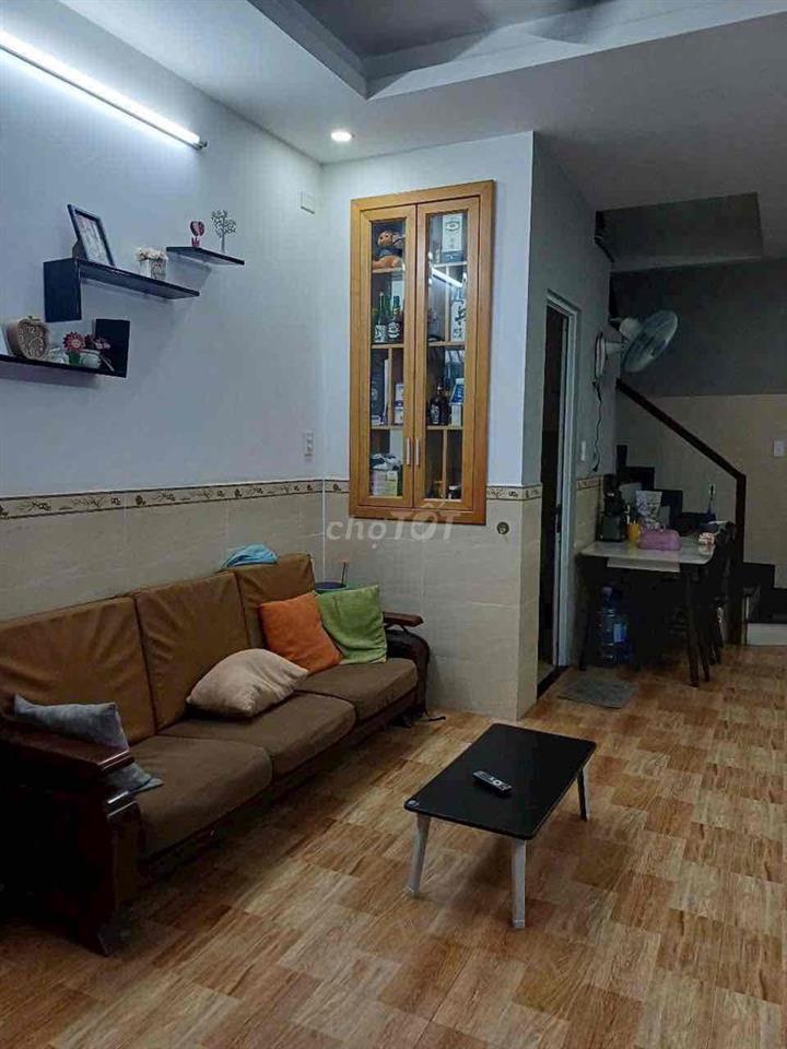 2 tỷ - 38m2  ( 4,2M x 9M ) Trệt + 2 Lầu Đúc BTCT
