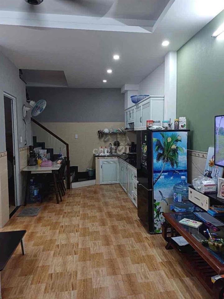 2 tỷ - 38m2  ( 4,2M x 9M ) Trệt + 2 Lầu Đúc BTCT