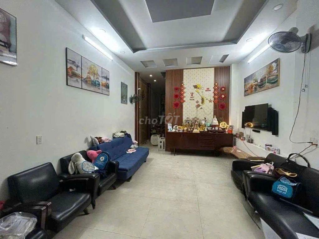 GẤP GẤP GẤP CHỦ GIẢM CĂN NHÀ 3 LẦU . GẦN GIGAMAIL, GẦN SÂN BAY 