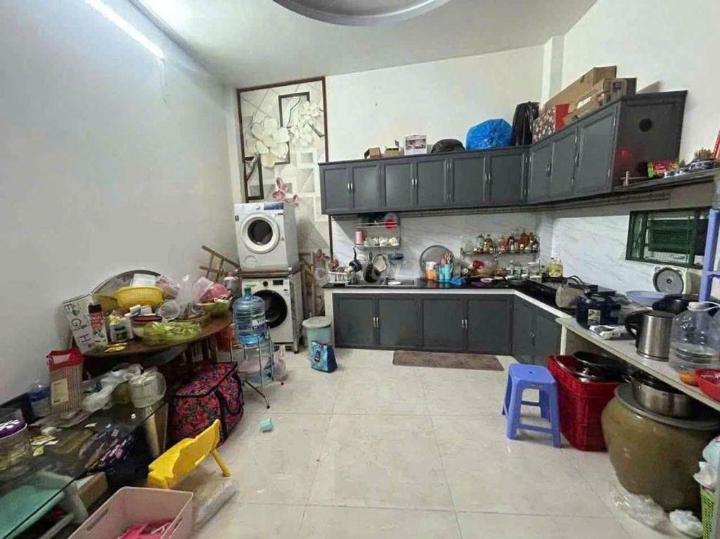 GẤP GẤP GẤP CHỦ GIẢM CĂN NHÀ 3 LẦU . GẦN GIGAMAIL, GẦN SÂN BAY 