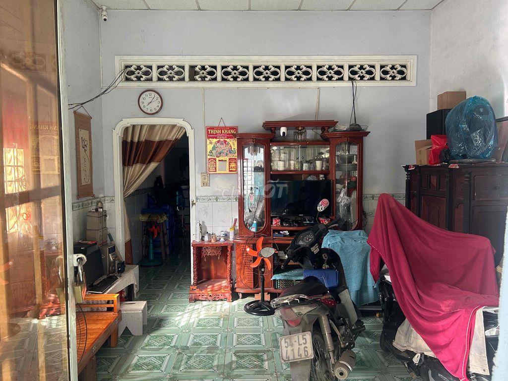 bán nhà cấp 4 kiên cố trên 100n2