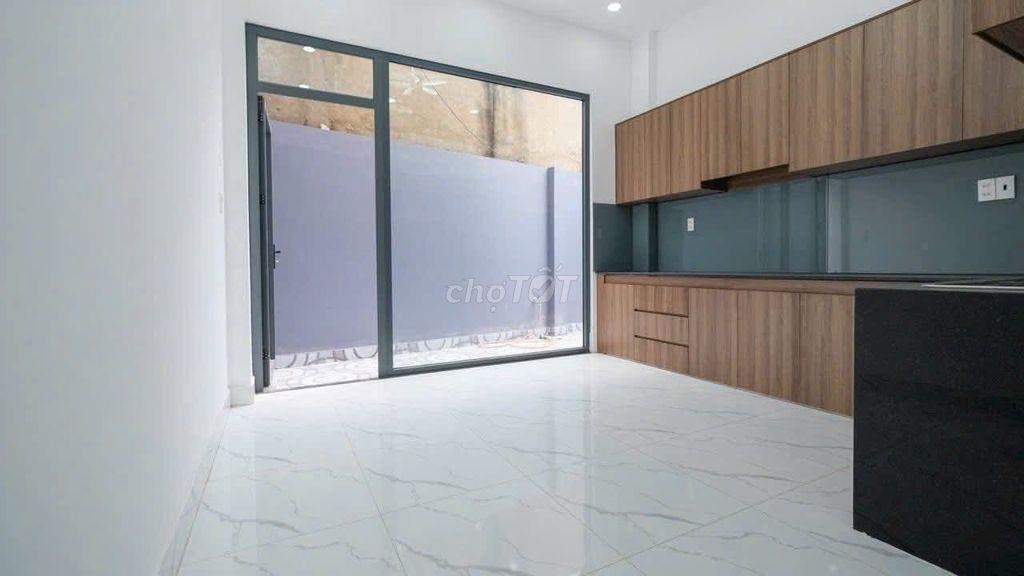 HẠ 500TR, CÒN 4 TỶ950 NHÀ 4 PHÒNG NGỦ, 5 WC, CÓ SÂN ĐẬU Ô TÔ TRONG NHÀ