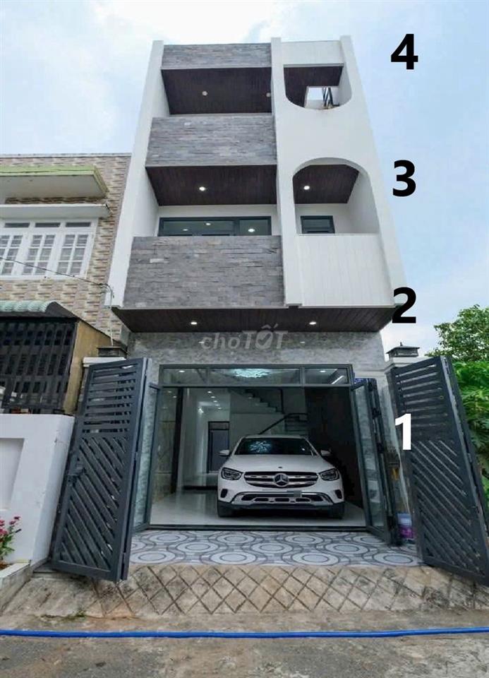 HẠ 500TR, CÒN 4 TỶ950 NHÀ 4 PHÒNG NGỦ, 5 WC, CÓ SÂN ĐẬU Ô TÔ TRONG NHÀ