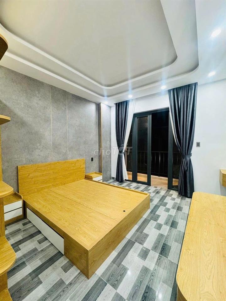 HẠ 500TR, CÒN 4 TỶ950 NHÀ 4 PHÒNG NGỦ, 5 WC, CÓ SÂN ĐẬU Ô TÔ TRONG NHÀ