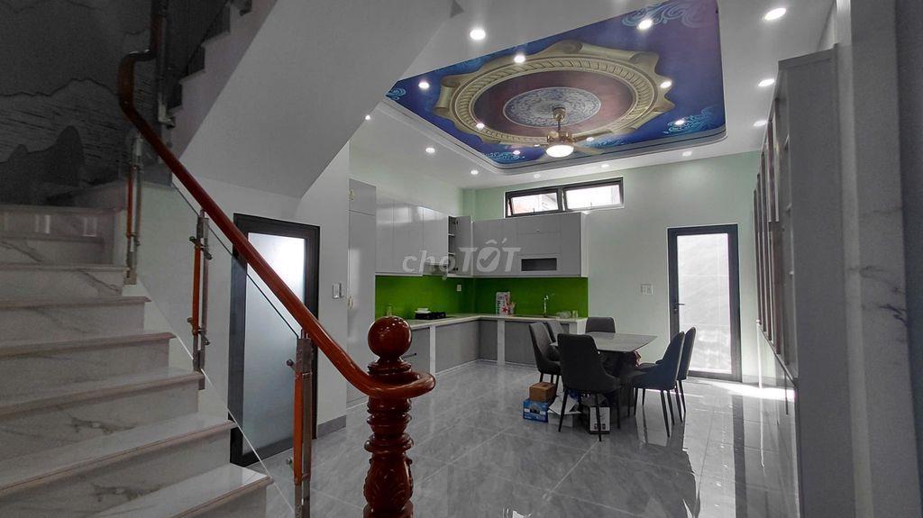 7 Tỷ 68m2 đất, Nhà 4 Tầng, 4 Phòng 5 Wc có đủ nội thất, Hoàn Công Đủ
