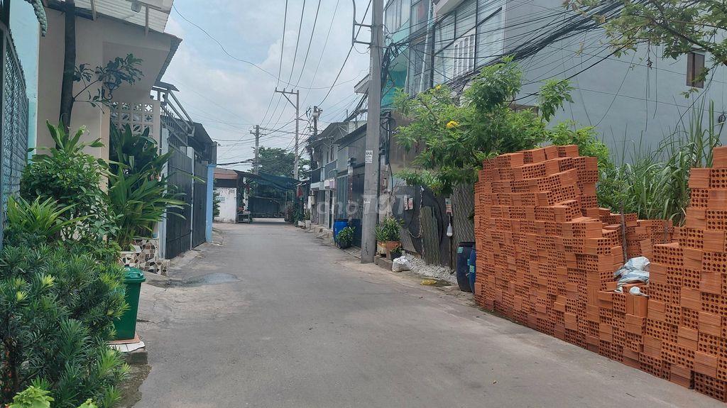 GẤP 80m2 Đường Xe Tải, P. Phước Long B, xây 4 tầng, nhiều nhà đã xây