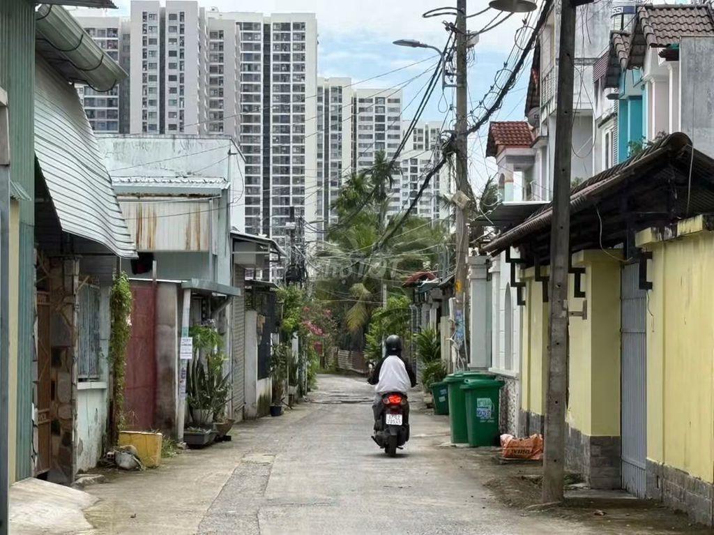 HƠN 3 TỶ, CÓ NHÀ HẺM Ô TÔ, HOÀN CÔNG ĐỦ, XÂY MỚI 4 TẦNG