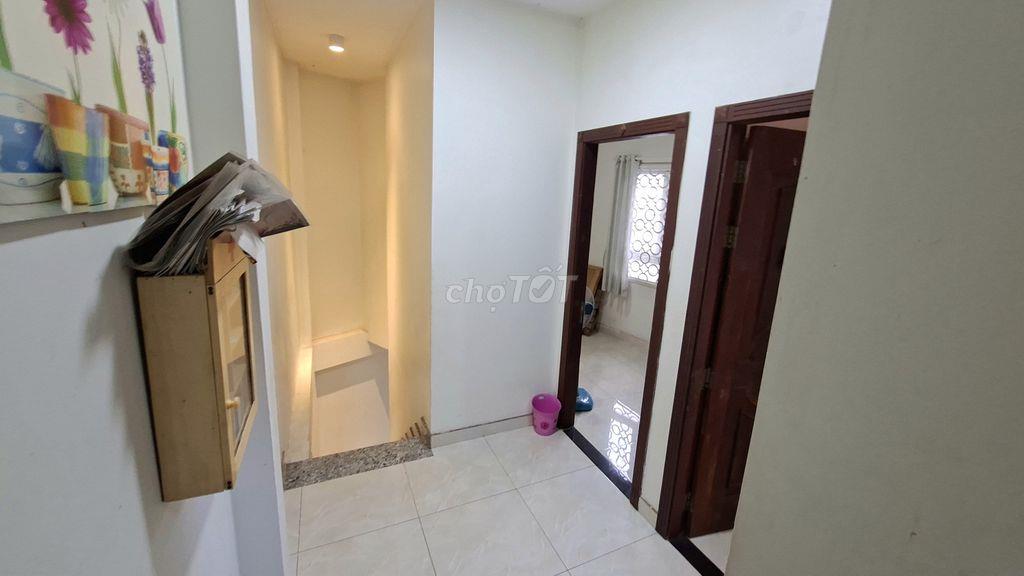 HƠN 5 TỶ, NHÀ KHU VIP BÌNH THỌ NGÃ TƯ THỦ ĐỨC, CÓ 3 TẦNG, BÃI XE Ô TÔ