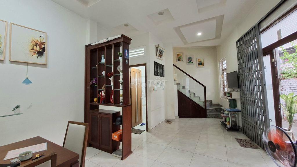 HƠN 5 TỶ, NHÀ KHU VIP BÌNH THỌ NGÃ TƯ THỦ ĐỨC, CÓ 3 TẦNG, BÃI XE Ô TÔ