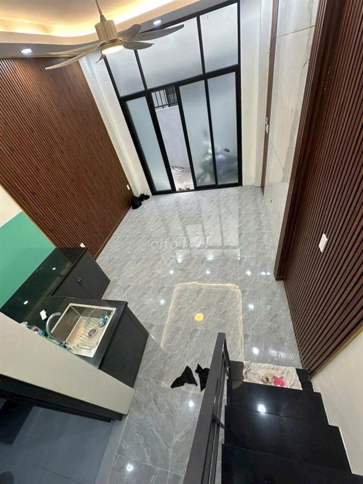 Bán nhà nhỏ Quận Thủ Đức, sổ hồng hoàn công đủ