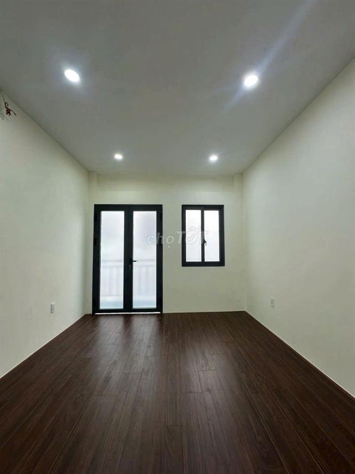 Bán nhà nhỏ Quận Thủ Đức, sổ hồng hoàn công đủ