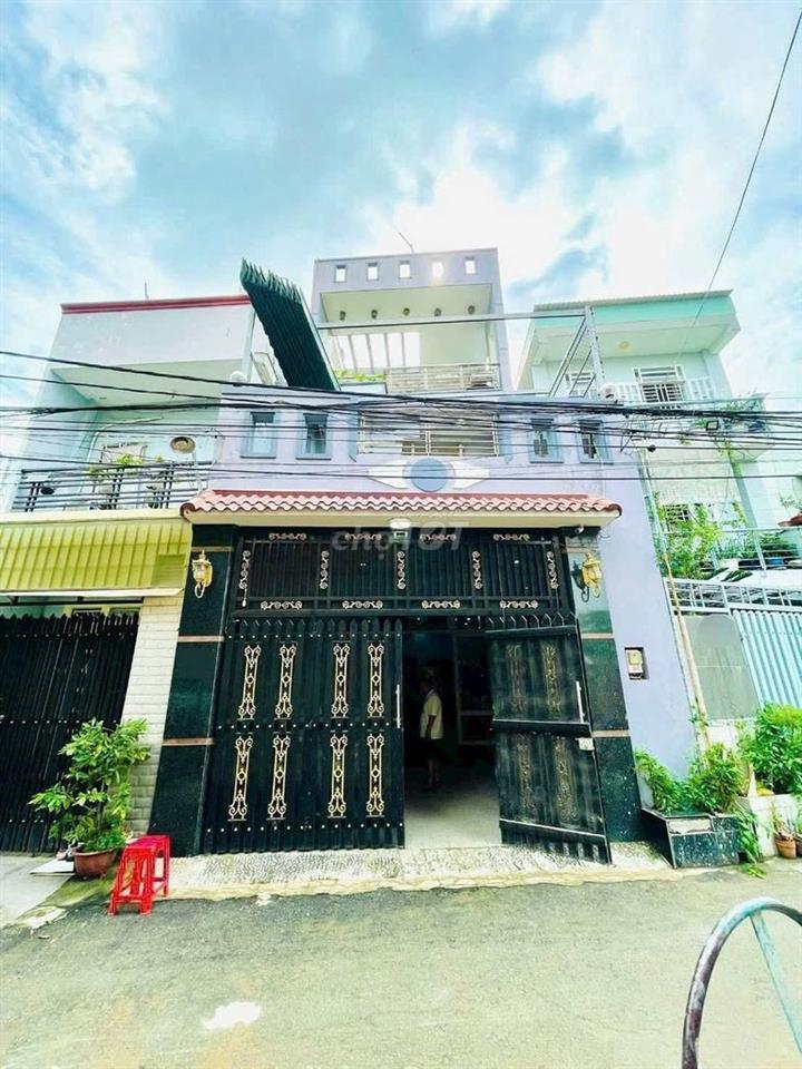Nhà diện tích lớn 80m2 , xây 3 lầu, Có sân ô tô trong nhà, sẵn sổ 