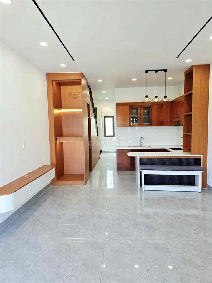 NHÀ PHỐ 50M2, 2 TẦNG, HOÀN CÔNG ĐỦ, ĐƯỜNG Ô TÔ 9M, GẦN METRO