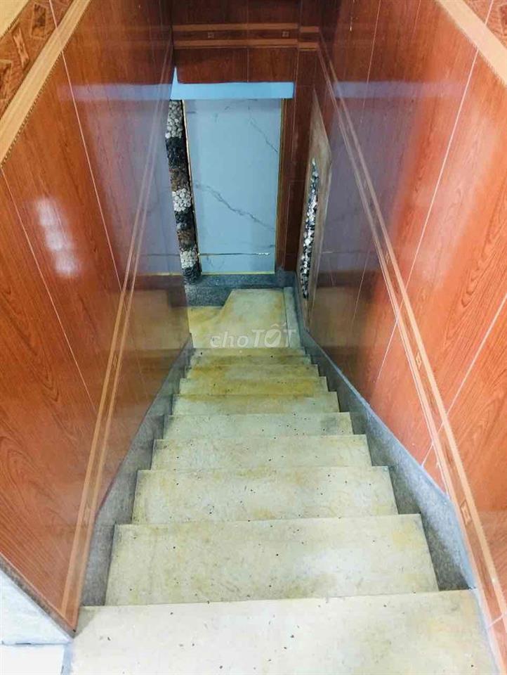 bán nhà ngay trường CĐCN thủ đức 188.3m2 sổ hồng đứng tên 1 đời chủ