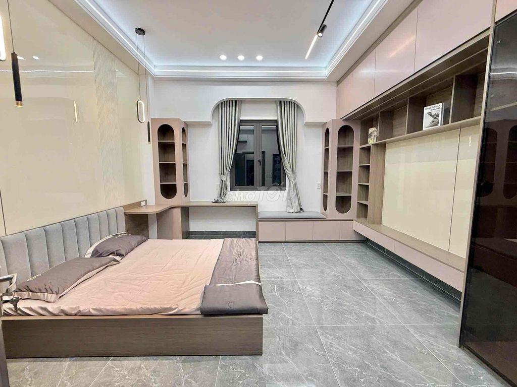 NHÀ MỚI ĐẸP 3 TẦNG💢 BÌNH CHUẨN🧧FULL NỘI THẤT🚘 ĐƯỜNG 12M🔥 Mô tả: - Vị