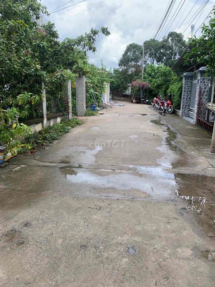 MUA ĐẤT TẶNG NHÀ, Chỉ hơn 3 tỷ, 140m2 ,hẻm xe hơi 6m, khu vực có nhiều