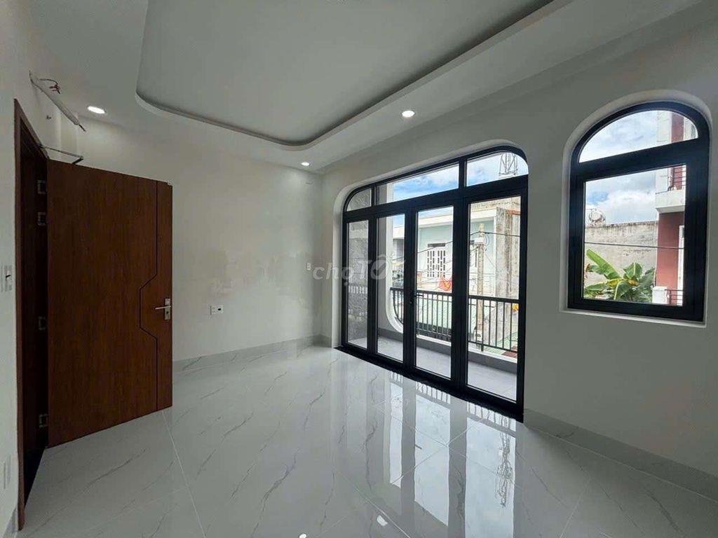 NHÀ MỚI XÂY - GẦN VINHOME Q9 - KHU PHÂN LÔ - XE TẢI ĐẬU TRƯỚC CỬA.