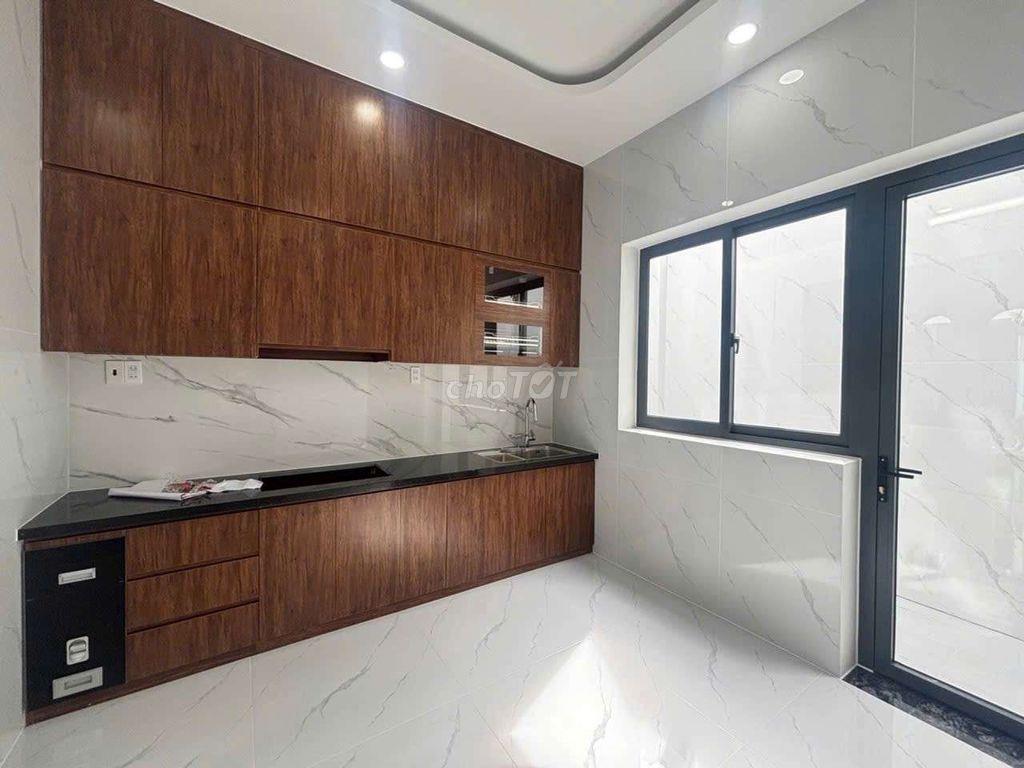 NHÀ MỚI XÂY - GẦN VINHOME Q9 - KHU PHÂN LÔ - XE TẢI ĐẬU TRƯỚC CỬA.