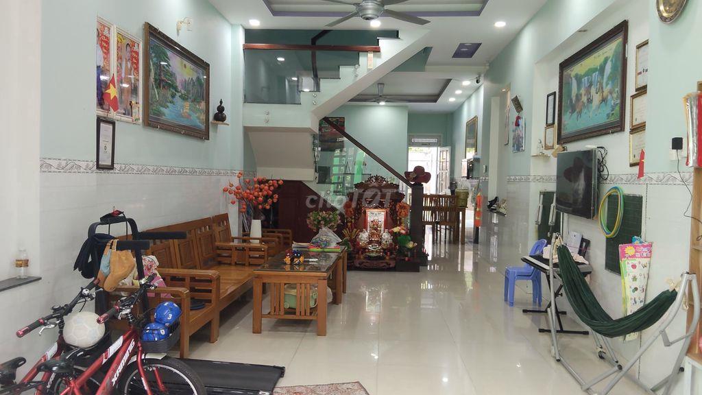 Bán nhà ở 1 trệt 1 lầu, sổ sẵn