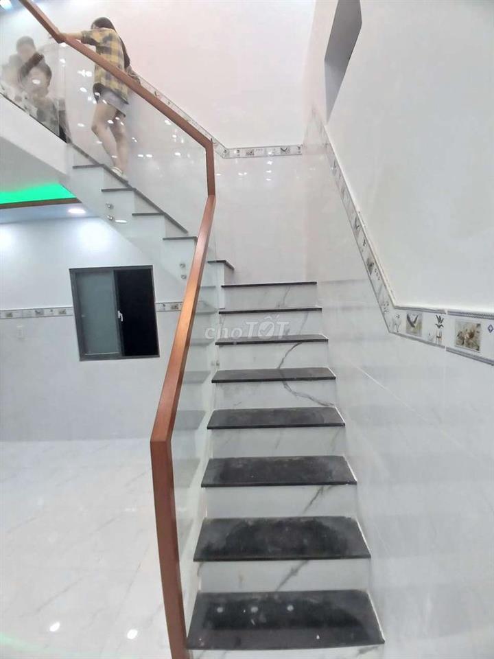 Bán Nhà Tô Ngọc Vân Thủ Đức - Ngang 7m- 2T - 3PN - Đẹp Ở Ngay - 4.7 Tỷ