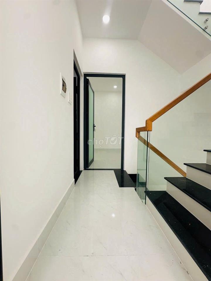 Giảm giá bán nhà mới xây 3 tầng, gần VinHomes Grand Park Quận 9, SHR