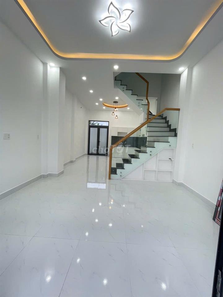 Giảm giá bán nhà mới xây 3 tầng, gần VinHomes Grand Park Quận 9, SHR