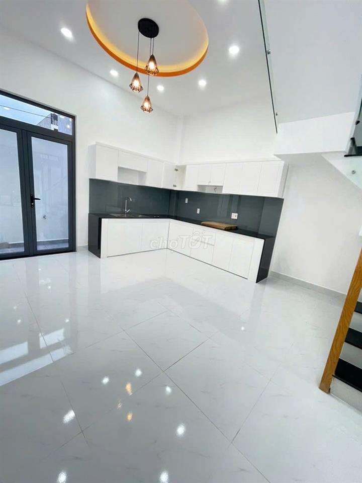 Giảm giá bán nhà mới xây 3 tầng, gần VinHomes Grand Park Quận 9, SHR