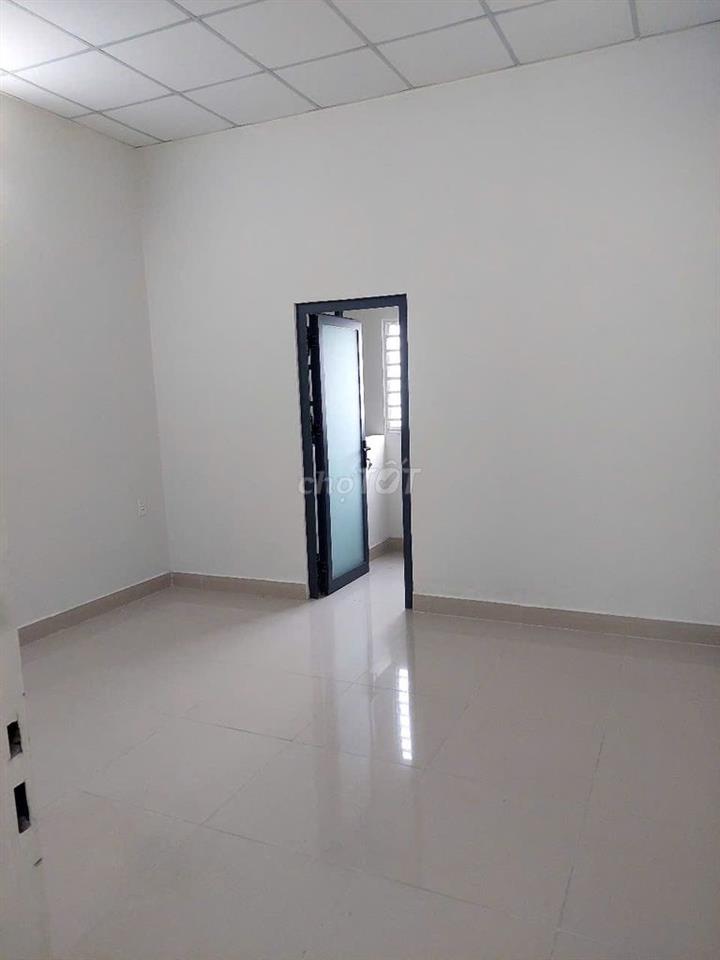 Nha ngay chợ - nhà mới- 3 phòng ngủ