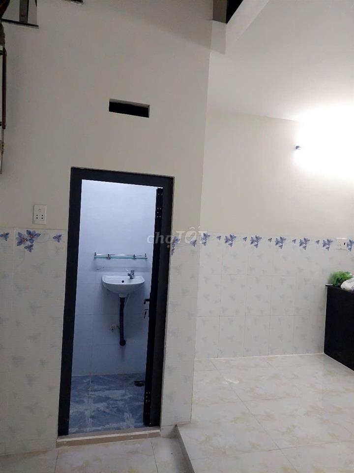 Nha ngay chợ - nhà mới- 3 phòng ngủ