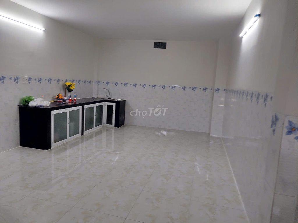 Nha ngay chợ - nhà mới- 3 phòng ngủ