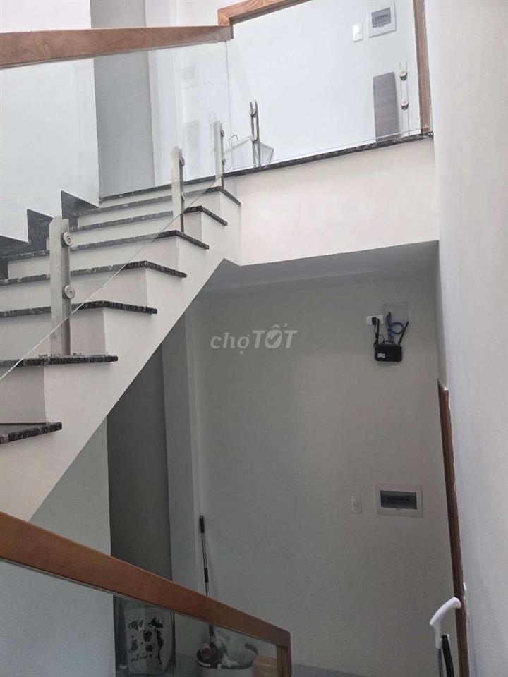 nhà mới đầy đủ giấy tờ