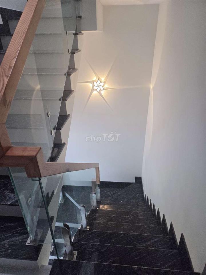 nhà mới đầy đủ giấy tờ