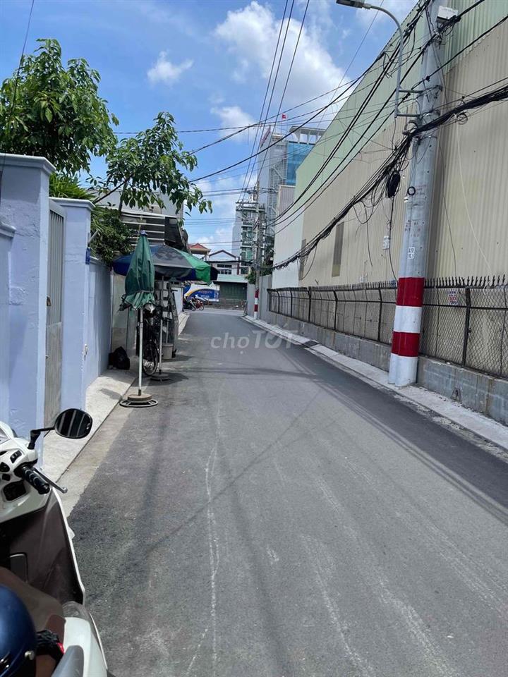 GẦN VAN PHÚC NGAY QL 13