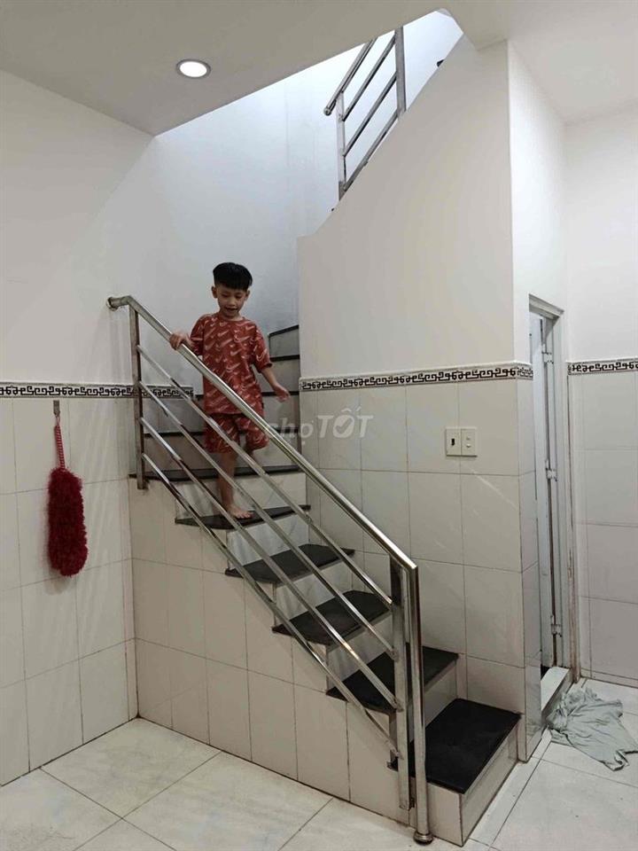 Bán nhà 2 lầu 1 trệt 2 phòng ngủ