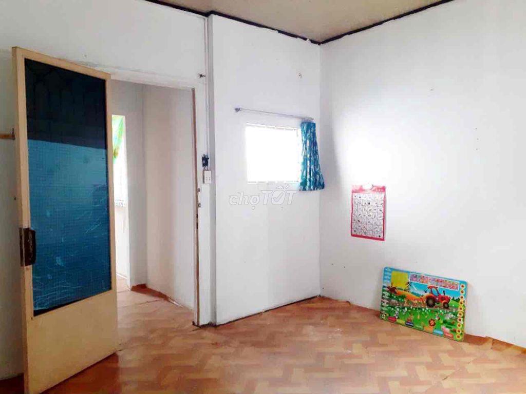 BÁN ĐẤT TẶNG NHÀ - TRỤC PHẠM VĂN ĐỒNG - HẺM Ô TÔ - 100m2 - 4.8 TỶ