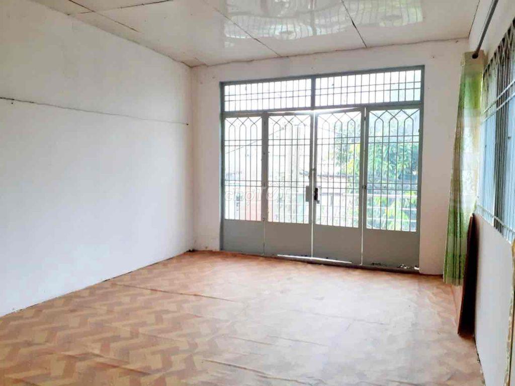 BÁN ĐẤT TẶNG NHÀ - TRỤC PHẠM VĂN ĐỒNG - HẺM Ô TÔ - 100m2 - 4.8 TỶ
