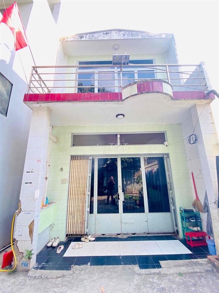 BÁN ĐẤT TẶNG NHÀ - TRỤC PHẠM VĂN ĐỒNG - HẺM Ô TÔ - 100m2 - 4.8 TỶ
