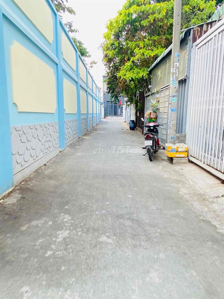 BÁN ĐẤT TẶNG NHÀ - TRỤC PHẠM VĂN ĐỒNG - HẺM Ô TÔ - 100m2 - 4.8 TỶ