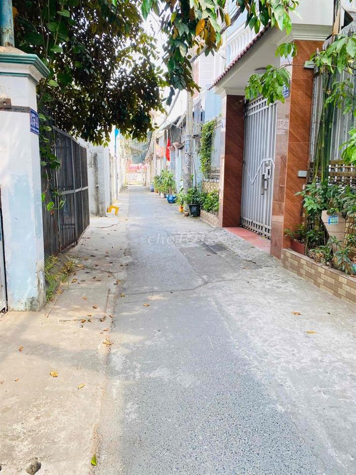 BÁN ĐẤT TẶNG NHÀ - TRỤC PHẠM VĂN ĐỒNG - HẺM Ô TÔ - 100m2 - 4.8 TỶ
