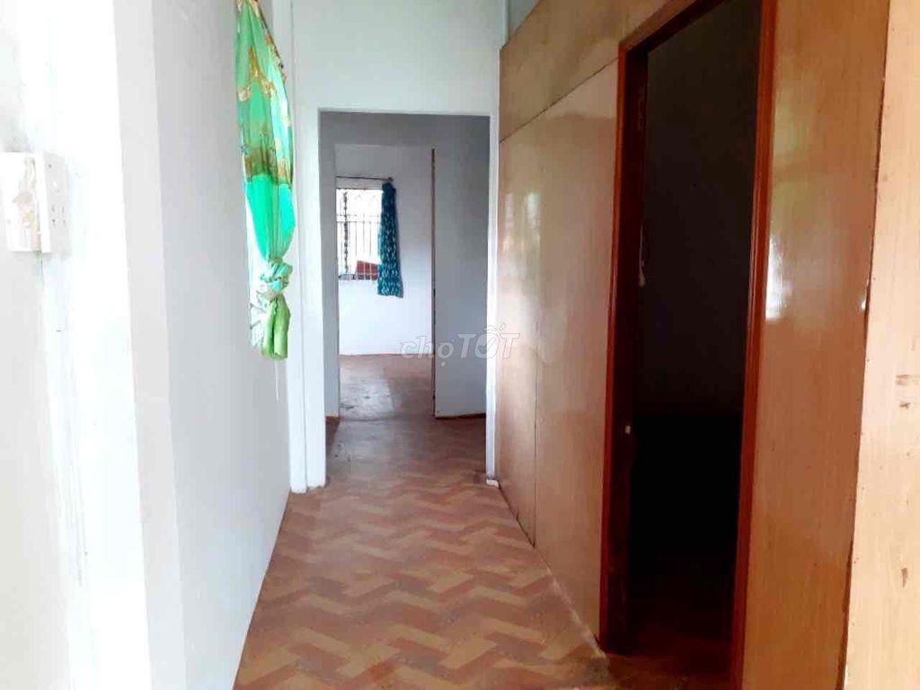 BÁN ĐẤT TẶNG NHÀ - TRỤC PHẠM VĂN ĐỒNG - HẺM Ô TÔ - 100m2 - 4.8 TỶ
