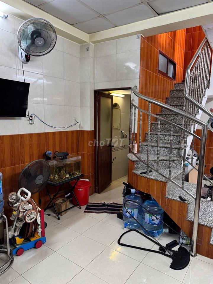 Bán nhà Quốc Lộ 13, Hiệp Bình Phước đang cho thuê gần trục đường lớn.