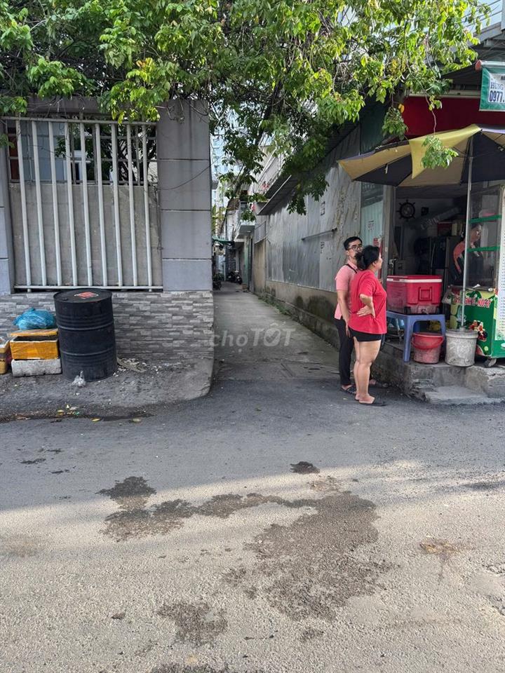 Bán nhà Quốc Lộ 13, Hiệp Bình Phước đang cho thuê gần trục đường lớn.