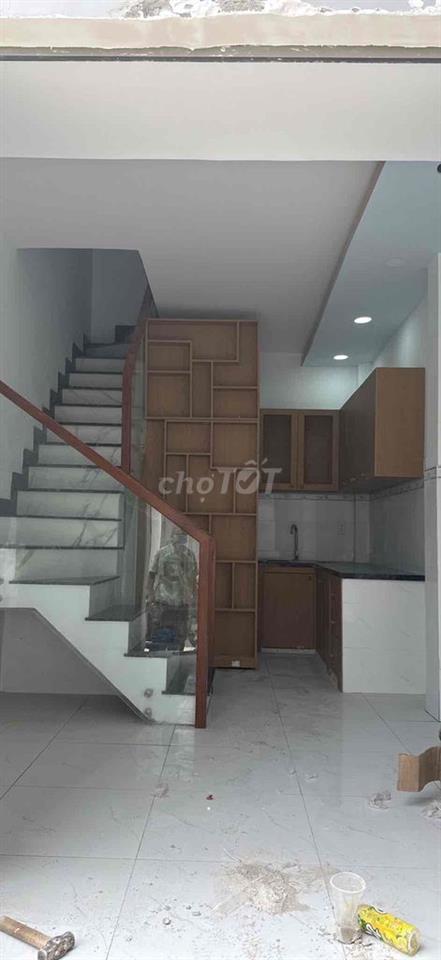 nhà nguyên căn gần Vincom