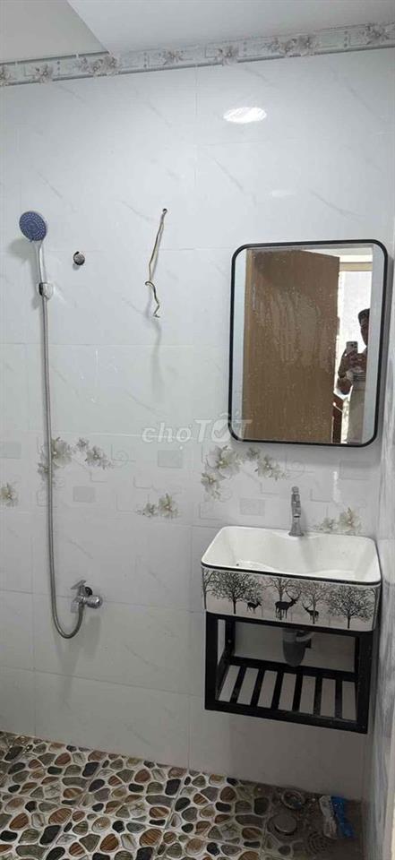 nhà nguyên căn gần Vincom