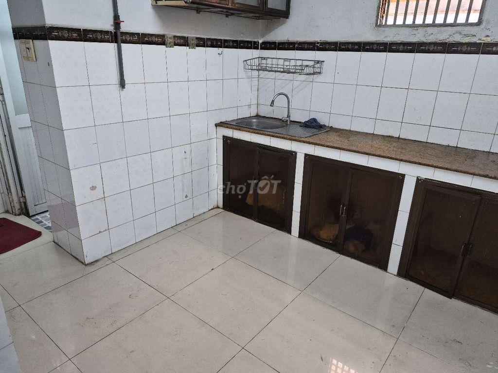gần chợ bình triệu 